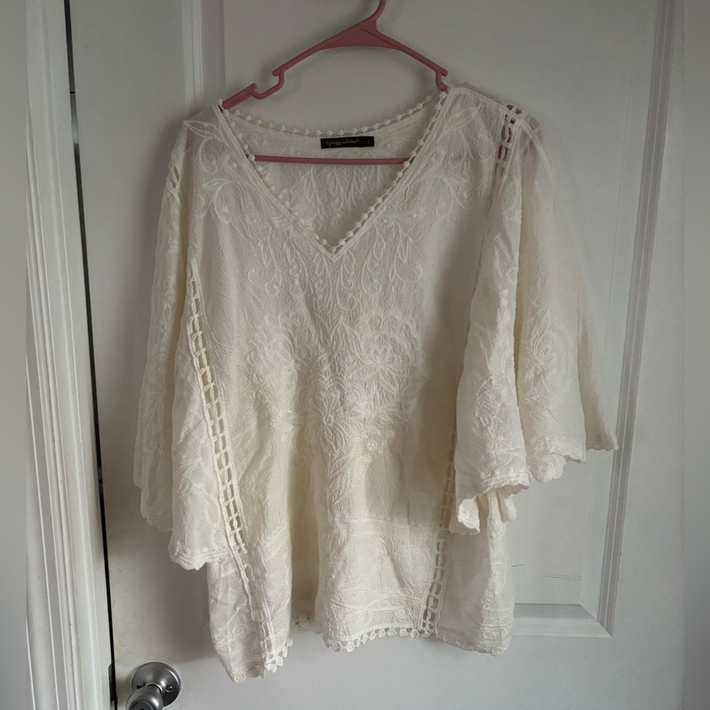 Spiggia Dolce Elegant Cream Lace Top